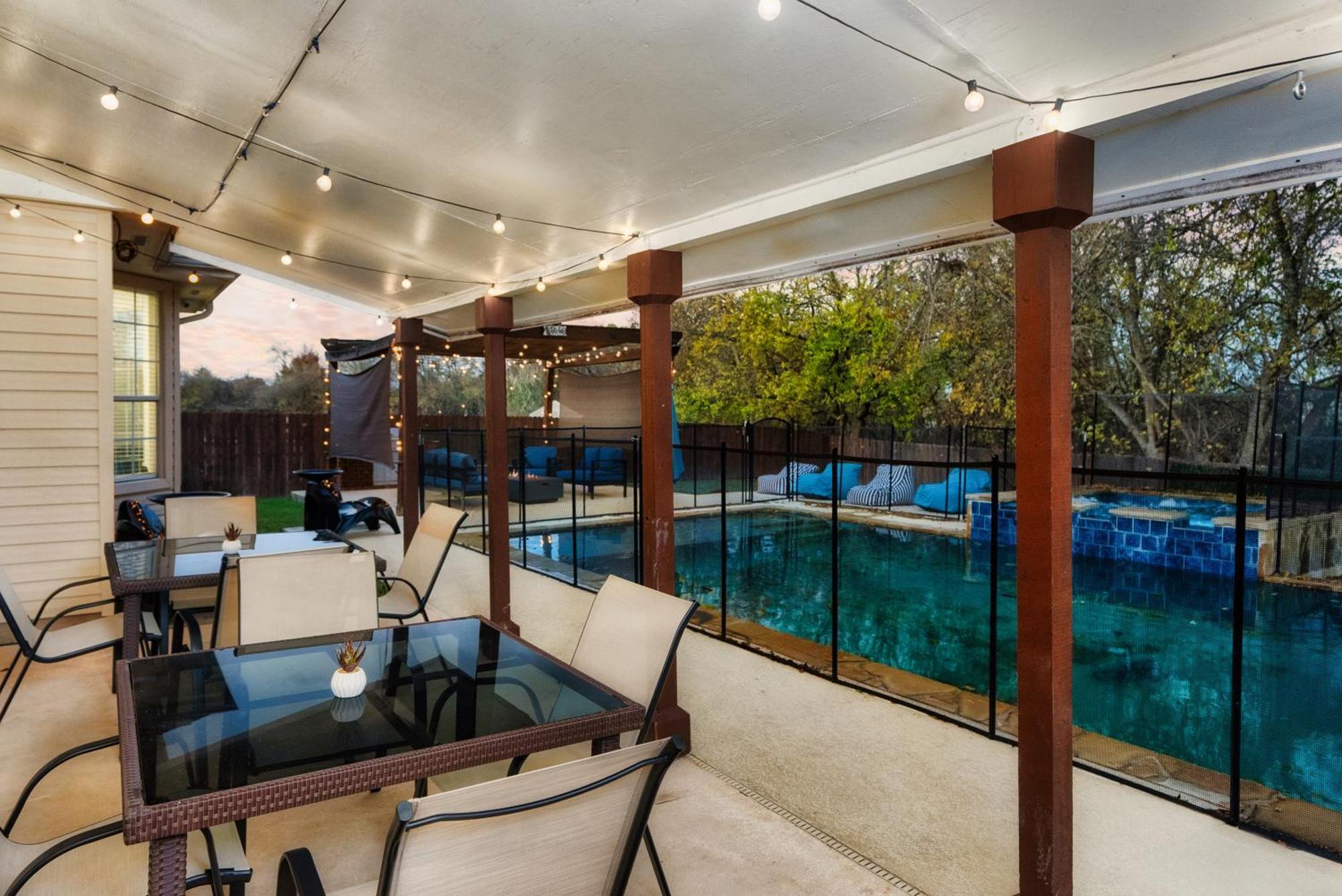 Stunning Family Home With Pool & Hot Tub - Sleeps 17 플루저빌 외부 사진