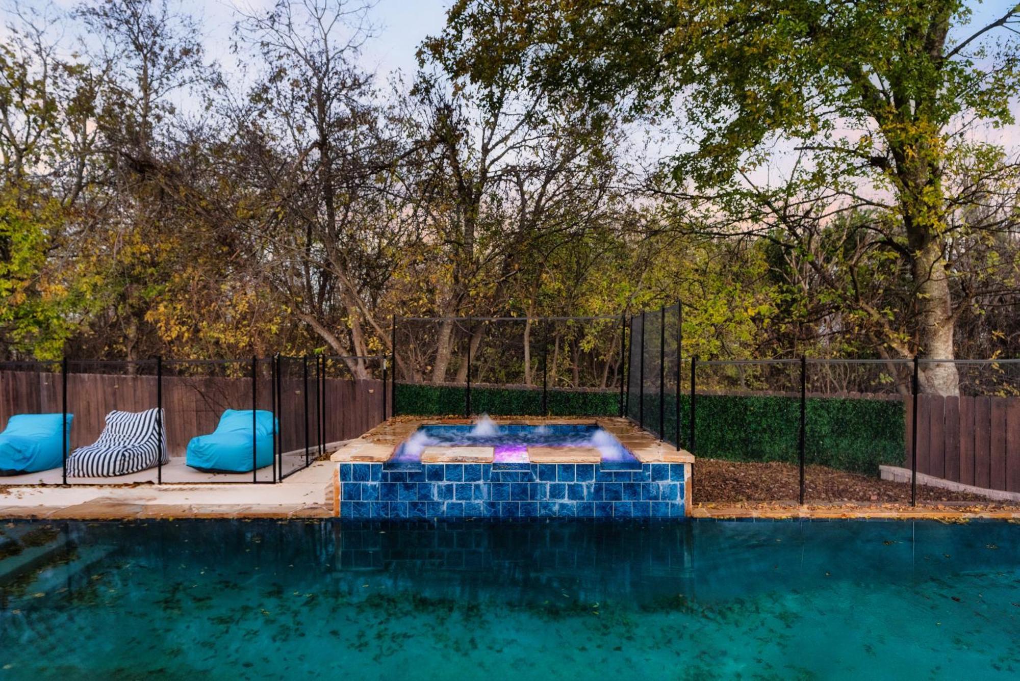 Stunning Family Home With Pool & Hot Tub - Sleeps 17 플루저빌 외부 사진